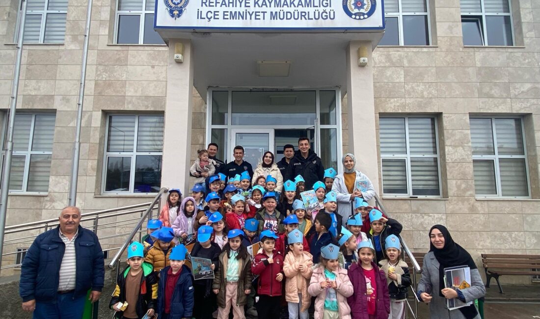 Refahiye Öğretmen Aysel Altun Anaokulu öğrencileri, İlçe Emniyet Müdürlüğü’nü ziyaret