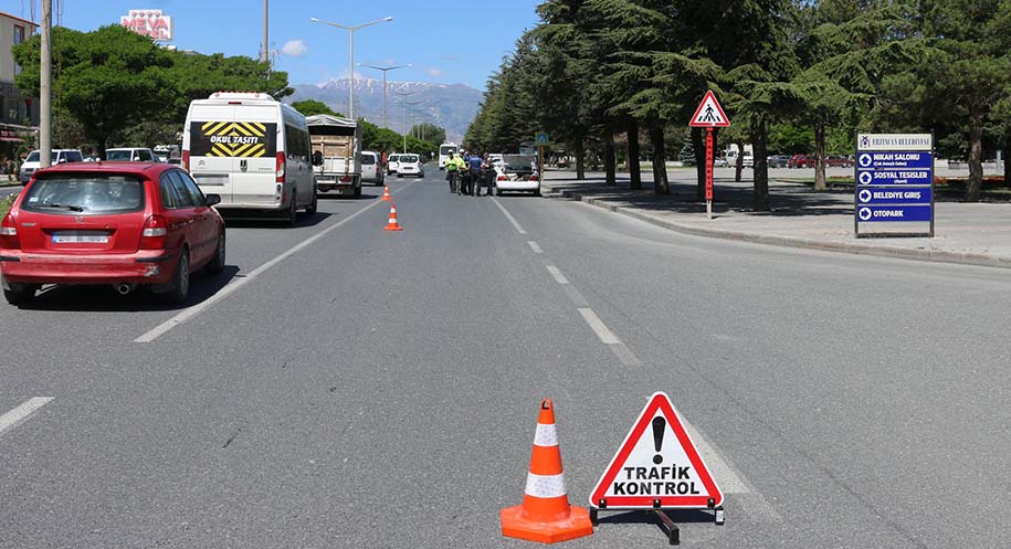 İçişleri Bakanı Ali Yerlikaya, 19 Nisan 2025 itibarıyla ehliyeti geçici