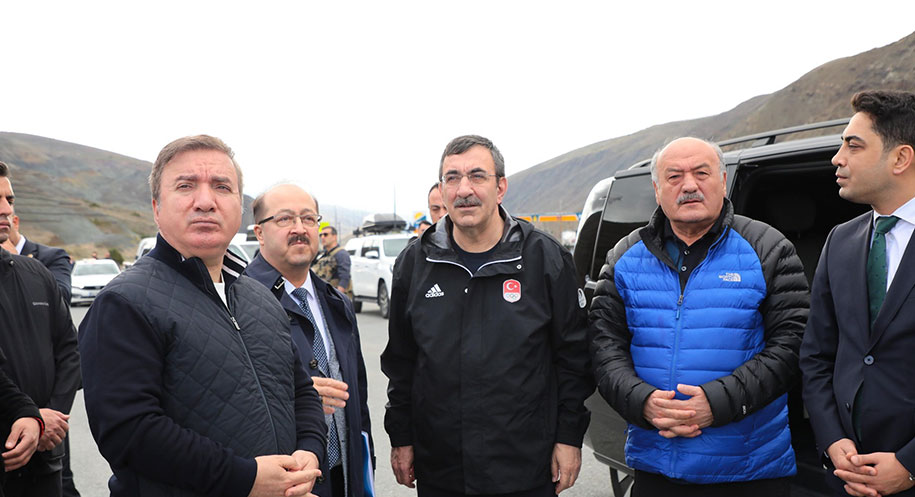 Cumhurbaşkanı Yardımcısı Cevdet Yılmaz, Erzincan’da Sakaltutan Geçidi Tünel Projesi’ni yerinde