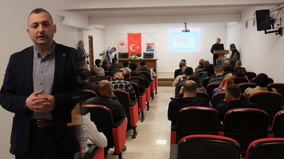 Erzincan’da büyükbaş hayvancılığı güçlendiren sempozyum, uzman sunumlarıyla sektöre yön verdi.