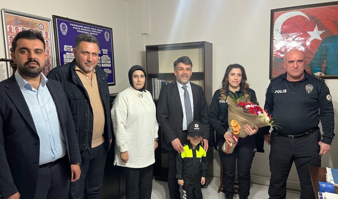 AK Parti Erzincan İl Başkanı Alpay Kabadayı, kızı Elif ve