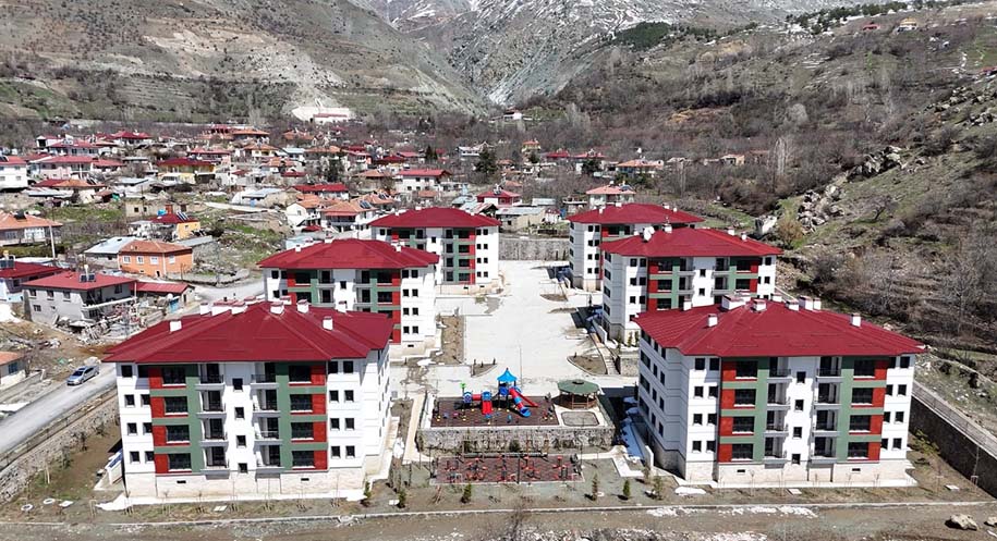 TOKİ’nin Erzincan Üzümlü’de inşa ettiği 94 depreme dayanıklı sosyal konut,