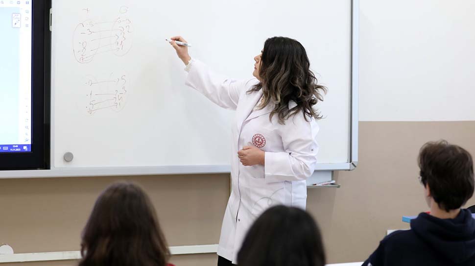 Millî Eğitim Bakanlığı (MEB), kadrolu öğretmenlerin 2025 yılı iller arası