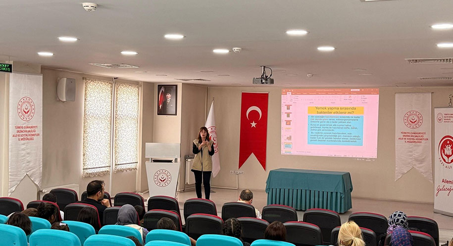 Erzincan’da çocuklara, bakım personeline ve meslek elemanlarına yönelik düzenlenen Gıda