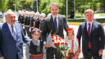 Enerji ve Tabii Kaynaklar Bakanı Alparslan Bayraktar, Erzincan’da bir dizi