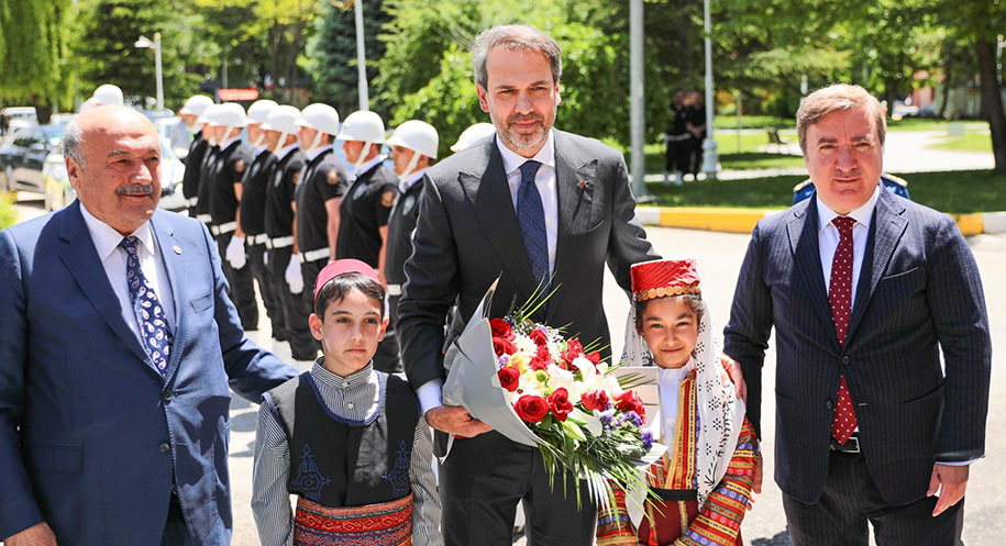 Enerji ve Tabii Kaynaklar Bakanı Alparslan Bayraktar, Erzincan’da bir dizi