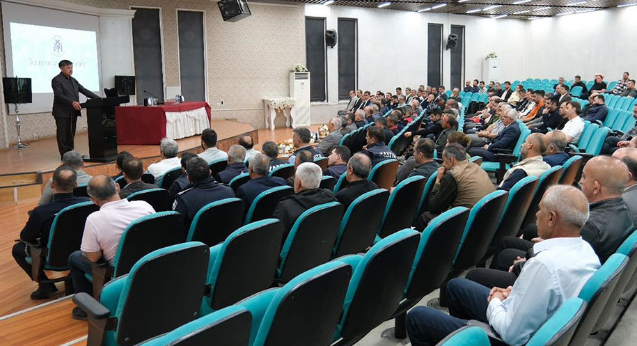 Erzincan Belediye Başkanı Bekir Aksun, birim müdürleri ve şeflerle gerçekleştirdiği