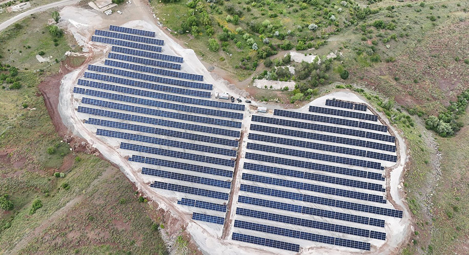 Erzincan’da yenilenebilir enerji yatırımları kapsamında hayata geçirilen güneş enerji sistemi
