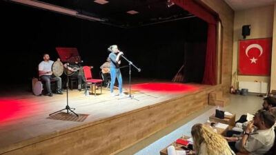 Erzincan Valiliği ve Erzincan Belediyesi iş birliğiyle düzenlenen “Canlı Sesler