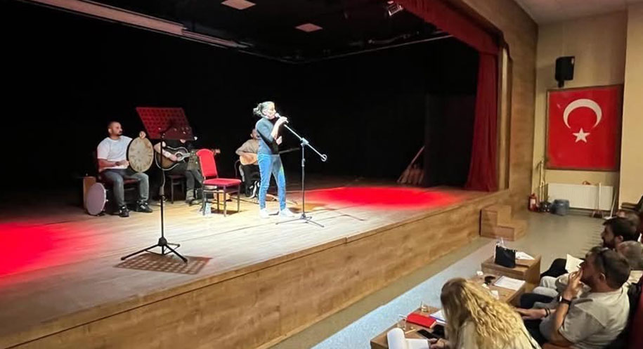 Erzincan Valiliği ve Erzincan Belediyesi iş birliğiyle düzenlenen “Canlı Sesler