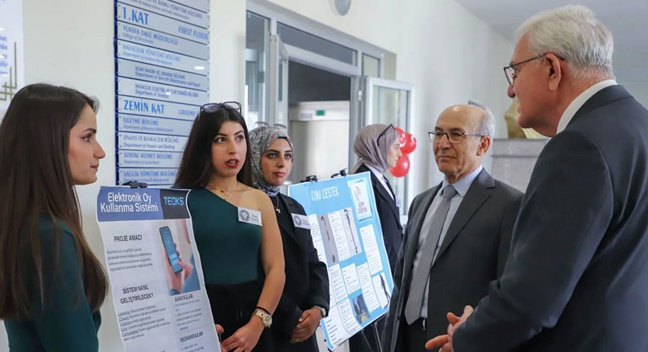 Sağlık Yönetimi Bölümü öğrencileri, girişimcilik dersi kapsamında geliştirdikleri projeleri “Bir