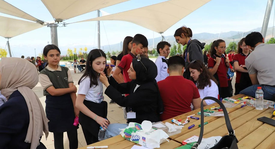 Erzincan Binali Yıldırım Üniversitesi Eğitim Fakültesi öğrencileri tarafından düzenlenen “Haydi