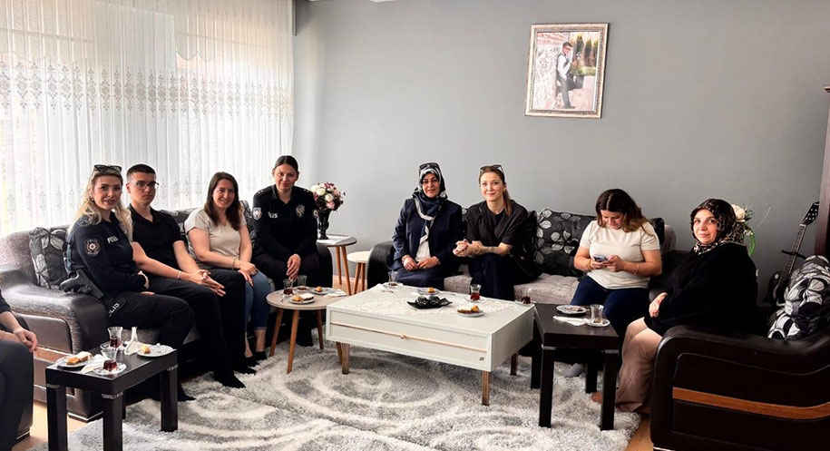 Erzincan İl Emniyet Müdürlüğü, Anneler Günü dolayısıyla anlamlı bir ziyaret