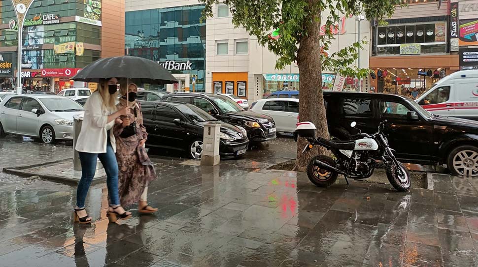 Meteoroloji, Erzincan ve çevresinde bugün için kuvvetli gök gürültülü sağanak
