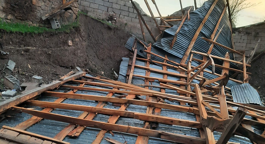Erzincan’da etkili olan sağanak ve fırtına, Tercan ve Çayırlı ilçelerinde