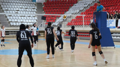 Erzincan’da 2024-2025 Okul Sporları Faaliyet Programı kapsamında düzenlenen Gençler Voleybol