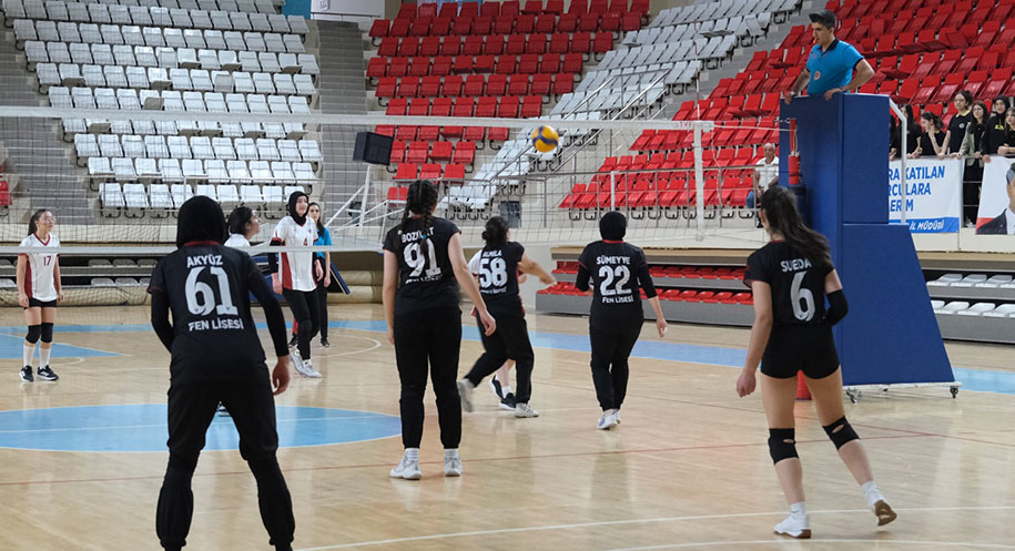 Erzincan’da 2024-2025 Okul Sporları Faaliyet Programı kapsamında düzenlenen Gençler Voleybol