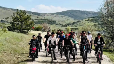 Refahiye Kaymakamlığı tarafından düzenlenen “Doğada Her Pedal Bir Nefes” bisiklet
