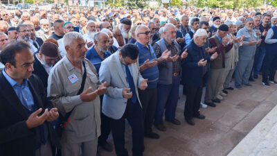 Erzincan’dan 190 hacı adayı, dualarla ve ilahilerle Terzibaba Camii’nden uğurlandı!