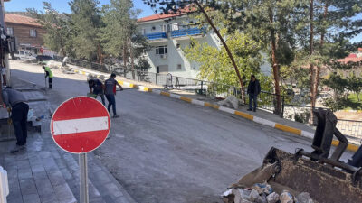 Kemah Belediyesi, yaz aylarının yaklaşmasıyla birlikte ilçede ağaçlandırma, yol düzenleme,