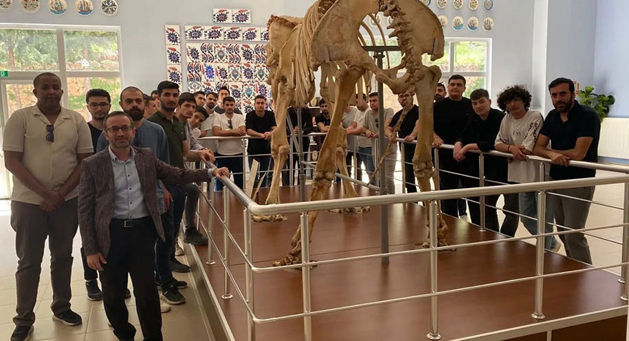 Erzincan Pir Muhammed Bahaeddin KYK Yurdu’nda kalan öğrenciler, Manevi Rehberler