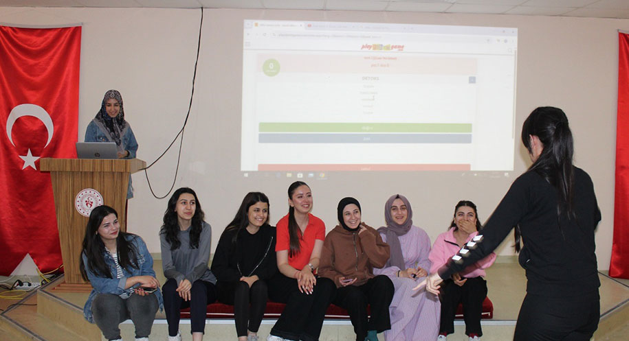 Mengücek Gazi Yurdu’nda düzenlenen “Morel Akşamları” etkinliği, öğrencilerin sınav dönemi