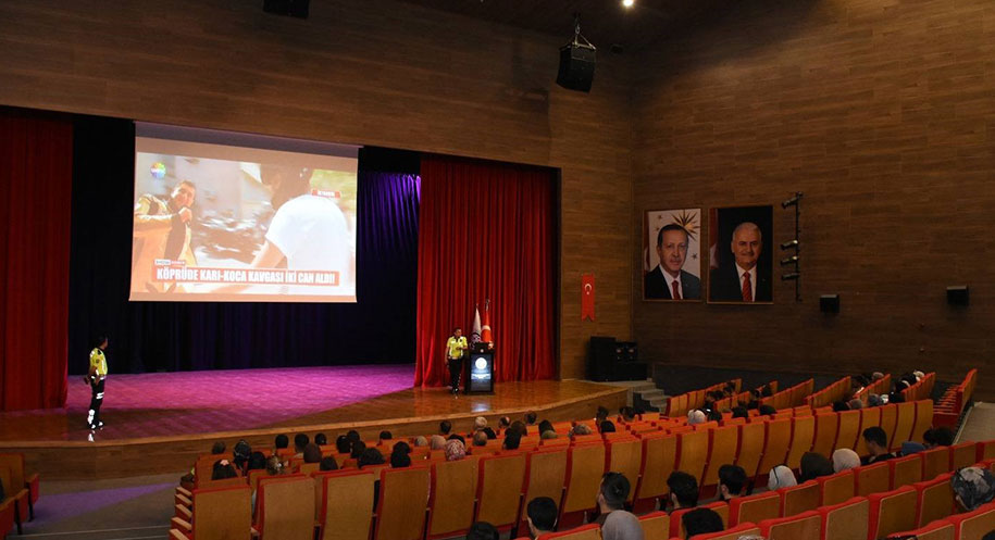 Erzincan’da artan motosiklet kazalarına karşı harekete geçen İl Emniyet Müdürlüğü,