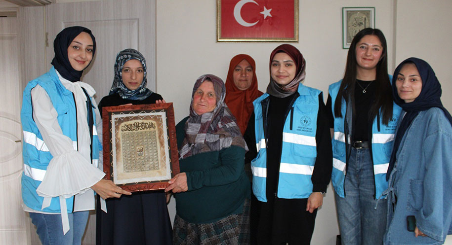 Erzincan Terzi Baba Yurdu öğrencileri, Anneler Günü ve Aile Yılı