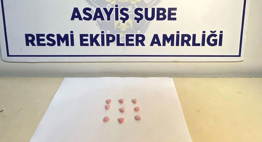 Erzincan’da emniyet ekipleri, gerçekleştirdiği yol uygulamasında durdurduğu araçta uyuşturucu madde