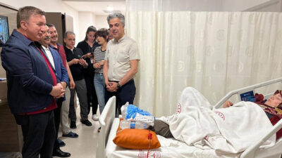 Erzincan Valisi Hamza Aydoğdu, EBYÜ Mengücek Gazi Hastanesi’nde hastaları ve