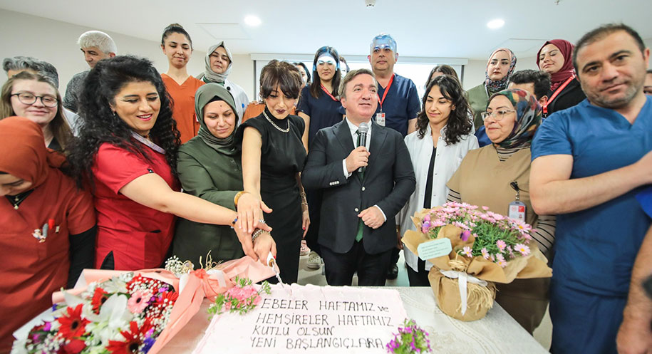 Sağlık sisteminin temel taşlarını oluşturan ebeler ve hemşireler, özverili çalışmaları