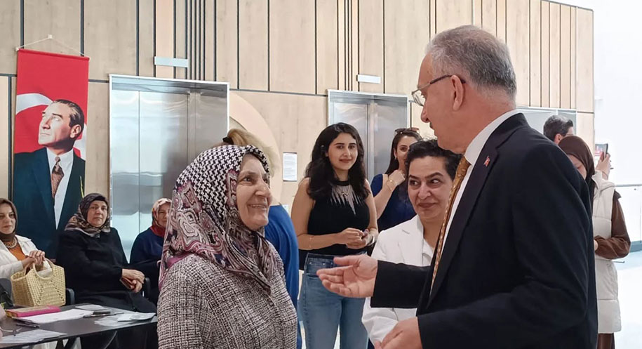 Erzincan Binali Yıldırım Üniversitesi Tazelenme Üniversitesi’nin 60 yaş üstü öğrencilerinin