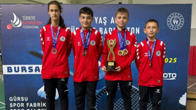 Erzincan İl Özel İdaresi Spor Kulübü’nün U13 Badminton Takımı, Bursa’da