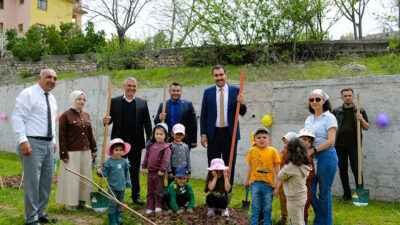 Kemah Hacı Kamer Torun Anaokulu’nda, çevre bilincini artırmak amacıyla fidan