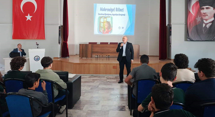 Erzincan Mesleki ve Teknik Anadolu Lisesi’nde gençlerin aile ve mahremiyet