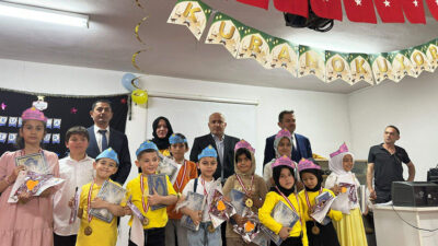 Erzincan İnönü İlkokulu’nda düzenlenen Kur’an’a Geçiş Programı, minik öğrencilerin heyecan ve