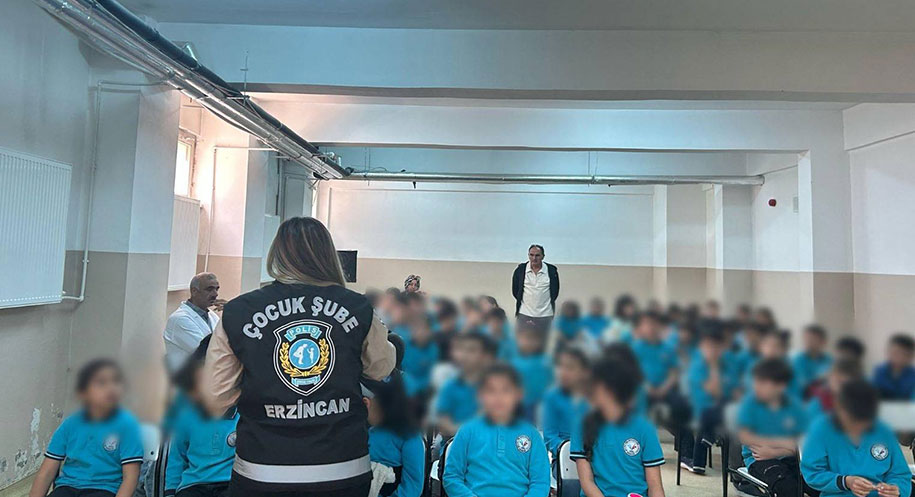 Erzincan İl Emniyet Müdürlüğü, üç ilkokulda öğrenciler ve öğretmenlere yönelik