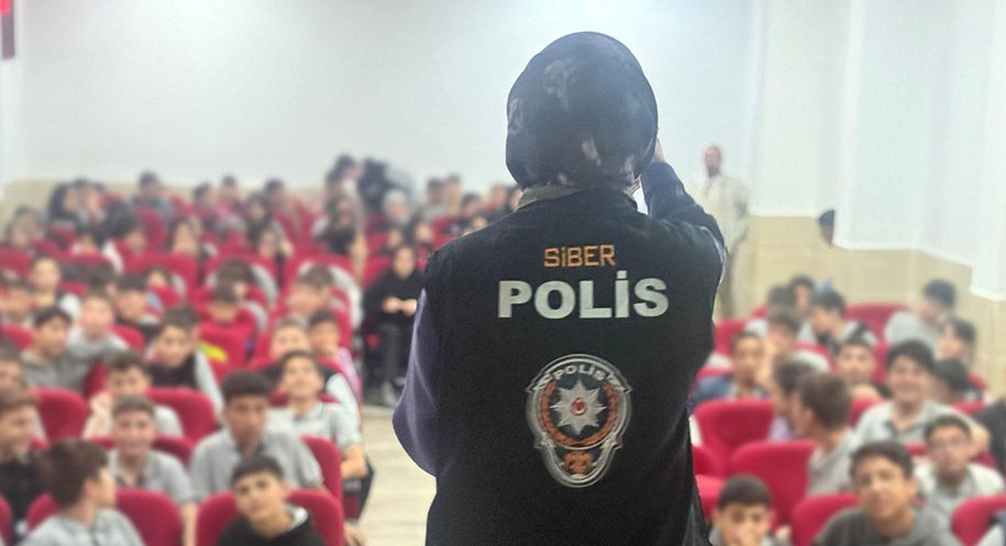 Erzincan’da 20 okulda 1.610 öğrenciye ulaşan “Gençlik ve Güvenli Gelecek”