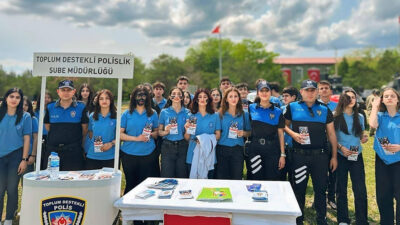 Erzincan Emniyeti’nin bilgilendirici standı, çocuklar ve gençler başta olmak üzere