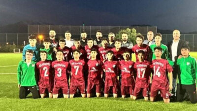 Erzincan’ın gururu Yeşil Refahiye Spor Kulübü U-17 futbol takımı, sezon