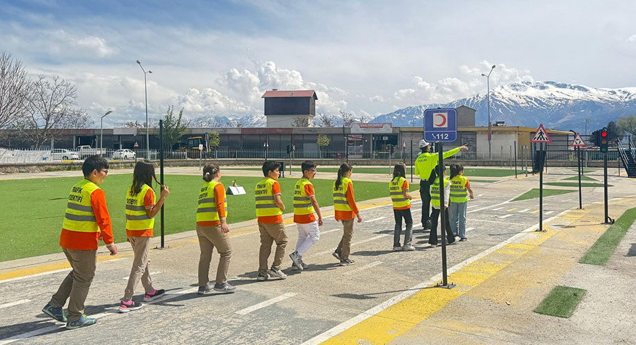 Erzincan’da “Trafik Dedektifleri Projesi” ve “Çocuk Trafik Parkı Eğitimleri” kapsamında