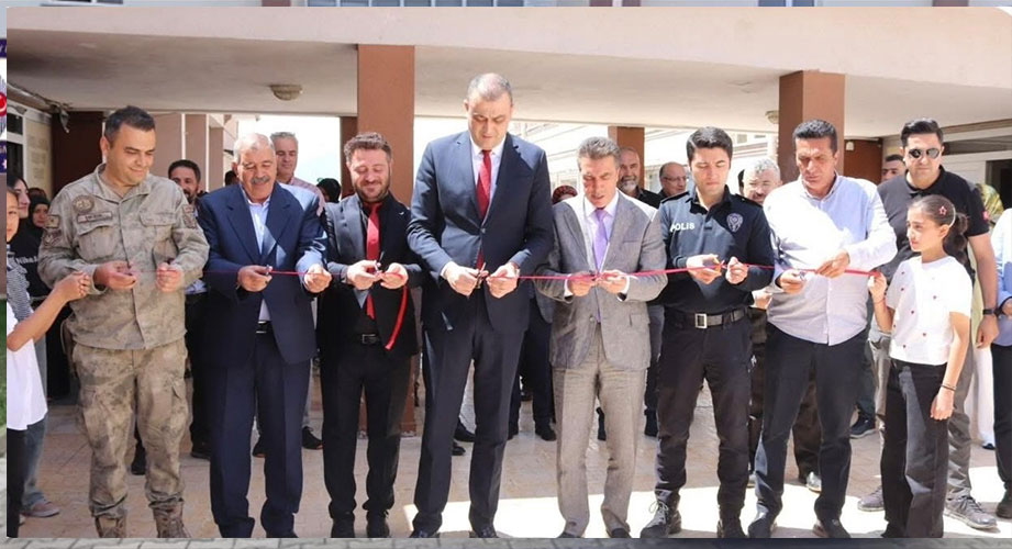 Erzincan’ın Üzümlü ilçesinde düzenlenen Bilim Şenliği’nde öğrenciler, hazırladıkları projelerle hem