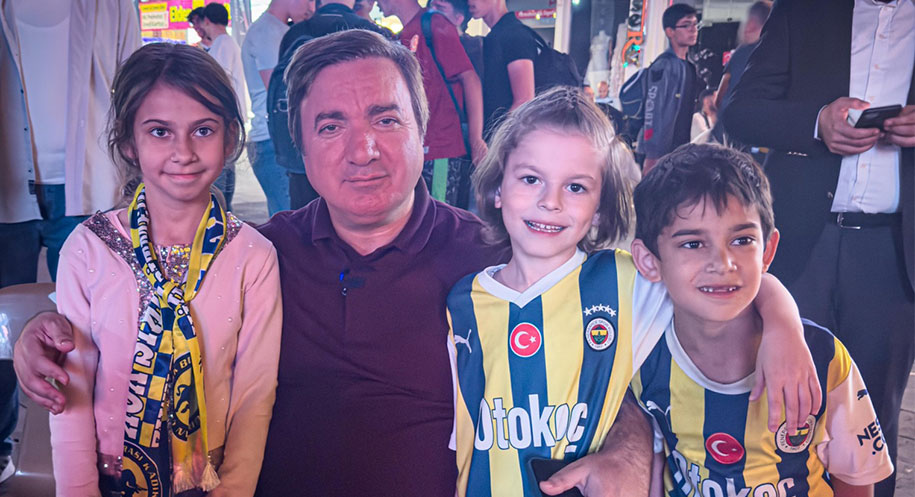 Erzincan’da yüzlerce sporsever, Fenerbahçe Beko ile Monaco arasında oynanan Turkish