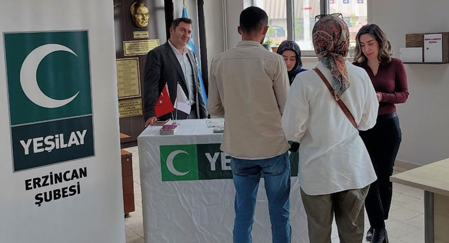 Erzincan’da YEDAM tarafından İŞKUR İl Müdürlüğü’nde kurulan bilgilendirme standıyla vatandaşlara