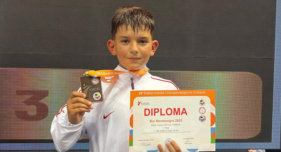 Karadağ’ın ev sahipliğinde düzenlenen Balkan Çocuklar Karate Şampiyonası’nda Türkiye’yi temsil