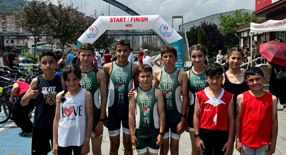 Yeşil Refahiye Spor Kulübü’nün genç triatletleri, Rize’deki bölge yarışmalarında toplam