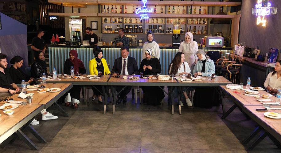 Erzincan Belediye Başkanı Bekir Aksun, eşi Ürküş Aksun ile birlikte