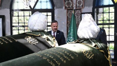 Erzincan’da konuşan Anahtar Parti Genel Başkanı Yavuz Ağıralioğlu, “Türkiye’nin potansiyelini