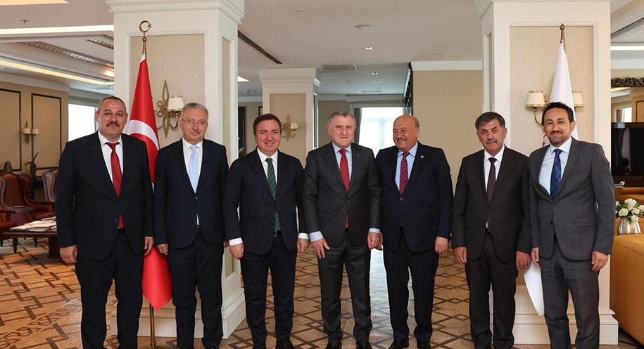 Erzincan’a yapılması planlanan gençlik ve spor yatırımlarının görüşüldüğü ziyarette, öncelikli