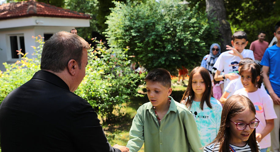 Erzincan Valisi Hamza Aydoğdu, Kurban Bayramı dolayısıyla valilik konutunda çocuklar